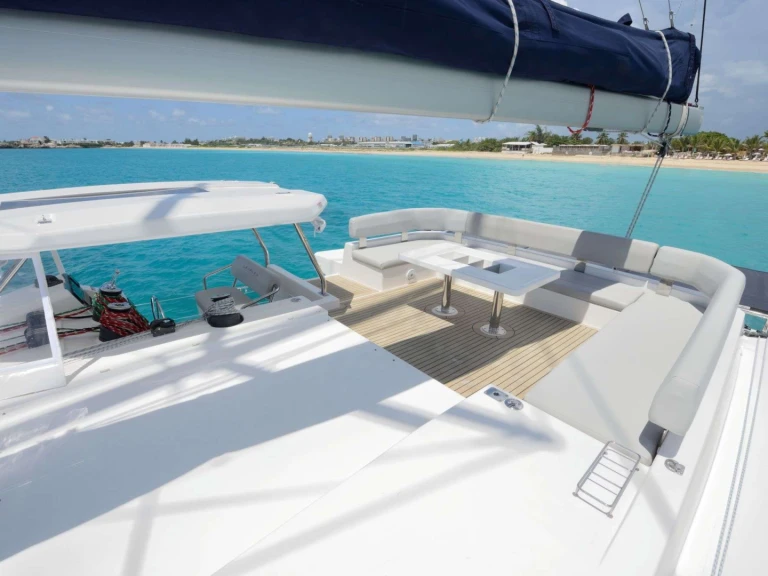 Hire Luxury Yacht with or without skipper Robertson and Caine Tortola