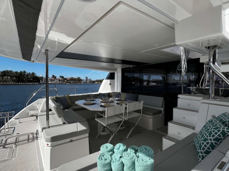 Luxury Yacht to hire Caribbean at the best price