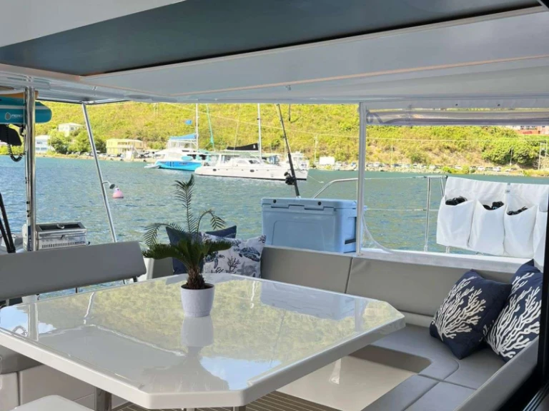 Charter a Leopard LIVIN in British Virgin Islands (BVI) on Samboat