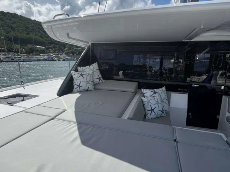 Hire Luxury Yacht Leopard with a boat licence