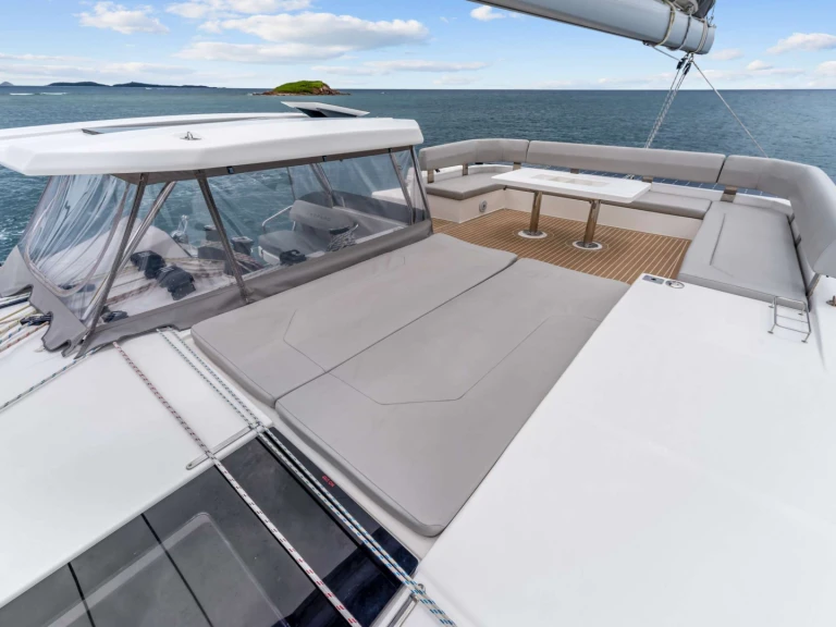 Luxury Yacht to hire Saint Thomas Island at the best price