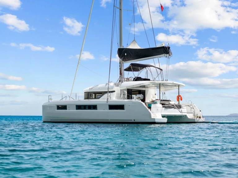 Hire Luxury Yacht with or without skipper Lagoon British Virgin Islands (BVI)