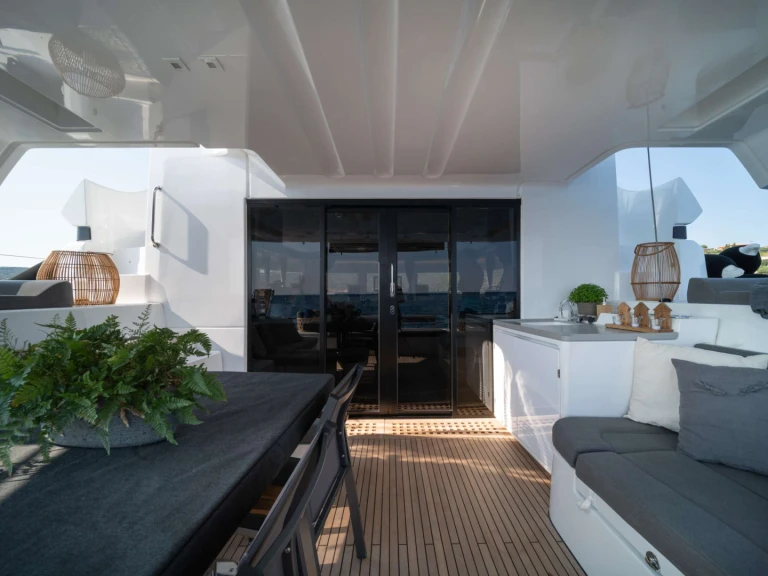 Hire Luxury Yacht with or without skipper Lagoon Lefkada (Island)