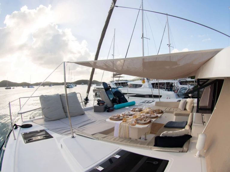 Hire Luxury Yacht Bali with a boat licence