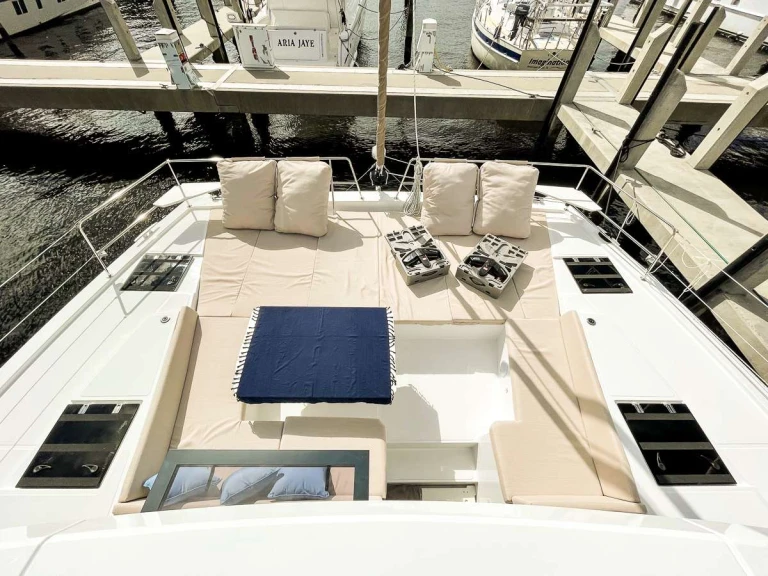 Luxury Yacht to hire British Virgin Islands (BVI) at the best price