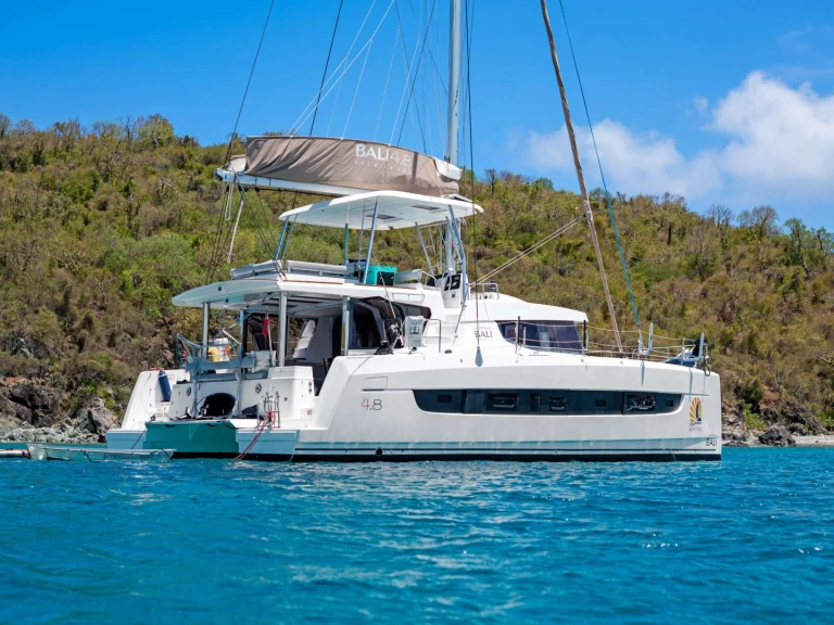Hire Luxury Yacht Bali with a boat licence