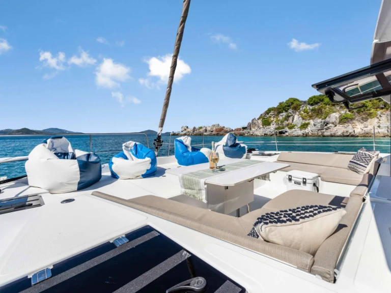Luxury Yacht to hire Saint Thomas Island at the best price
