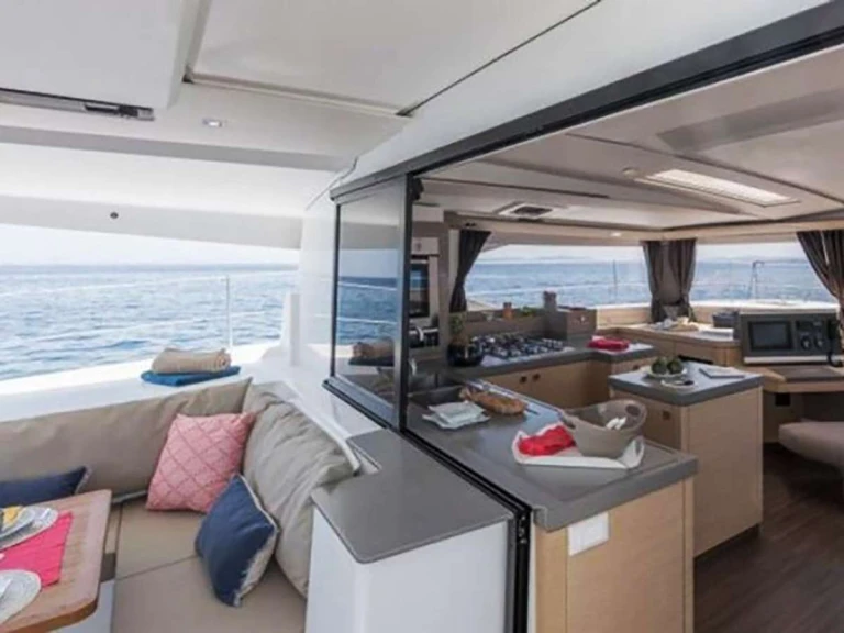 Luxury Yacht to hire Caribbean at the best price