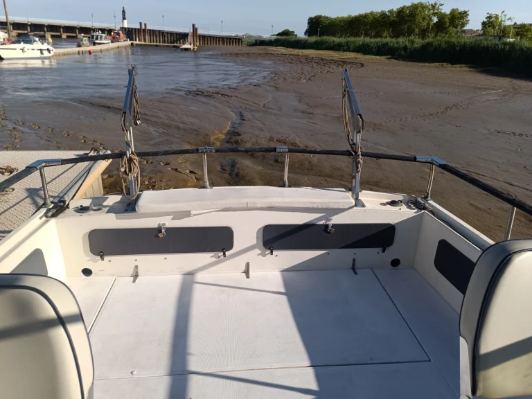 Hire Motorboat with or without skipper Guy Couach Pauillac