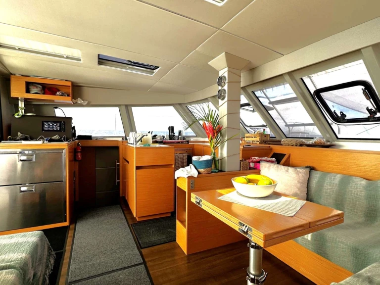 Hire Luxury Yacht Nautitech with a boat licence