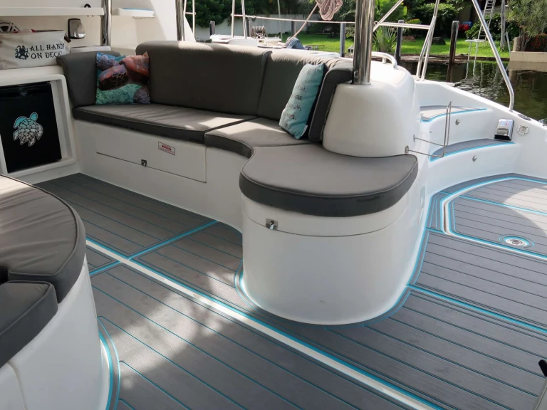 Yacht hire Fort Lauderdale cheap THE SPACE BETWEEN