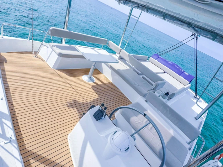 Hire Luxury Yacht Bali with a boat licence