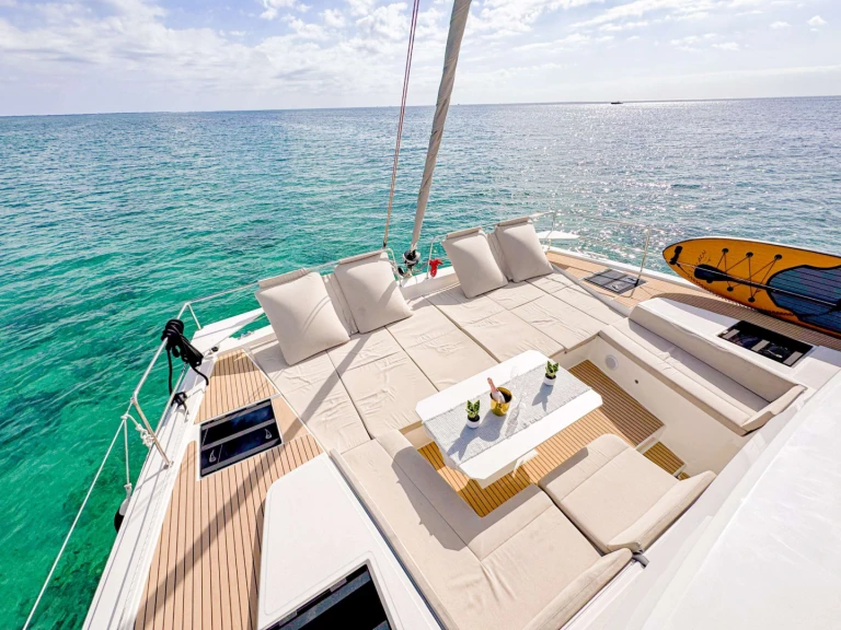 Luxury Yacht to hire Nassau at the best price