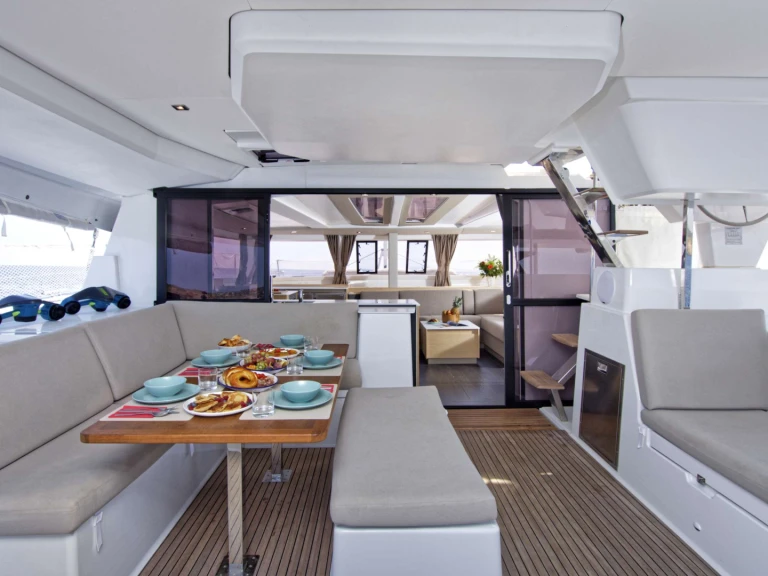 Hire Luxury Yacht with or without skipper Fountaine Pajot Volos