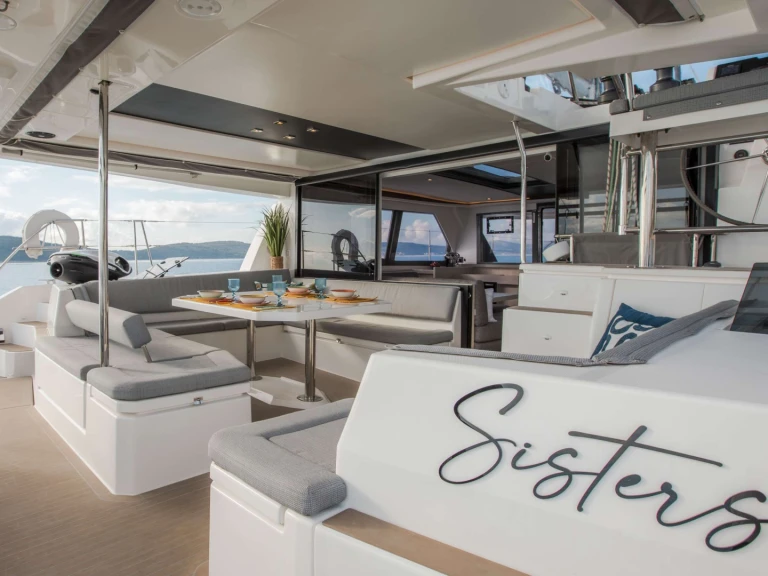 Hire Luxury Yacht Leopard with a boat licence