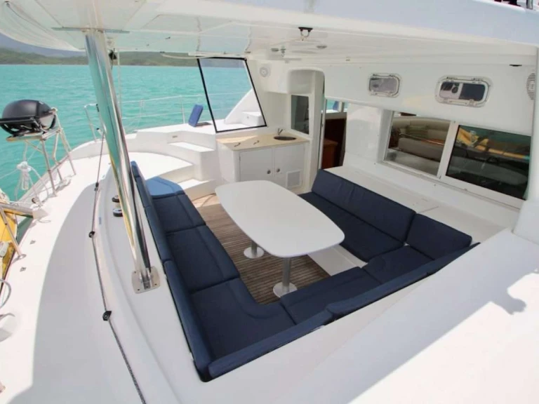 Yacht hire Road Town cheap ALIZE'