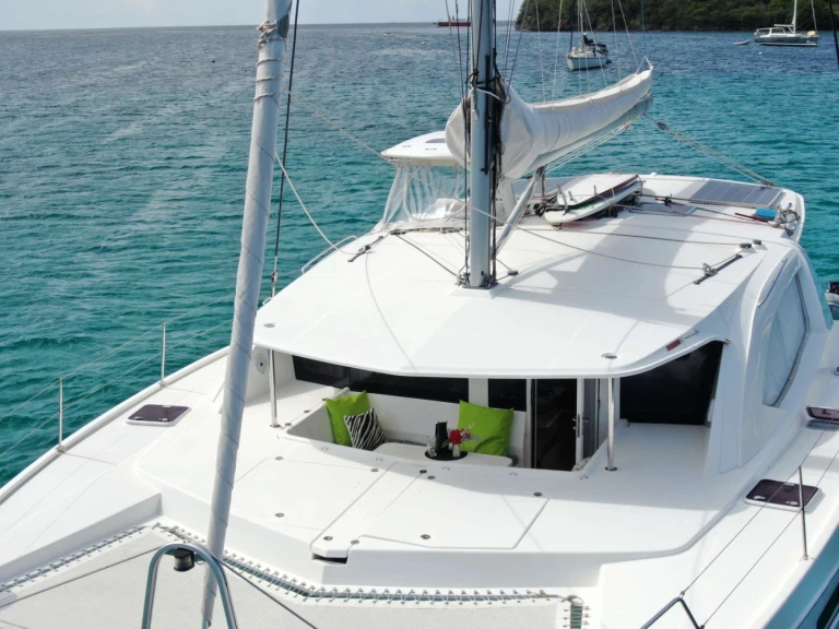 Luxury Yacht hire in Grenadines - Robertson and Caine Groovy