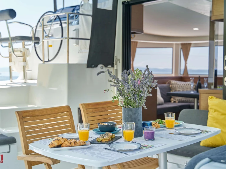 Hire Luxury Yacht Lagoon with a boat licence