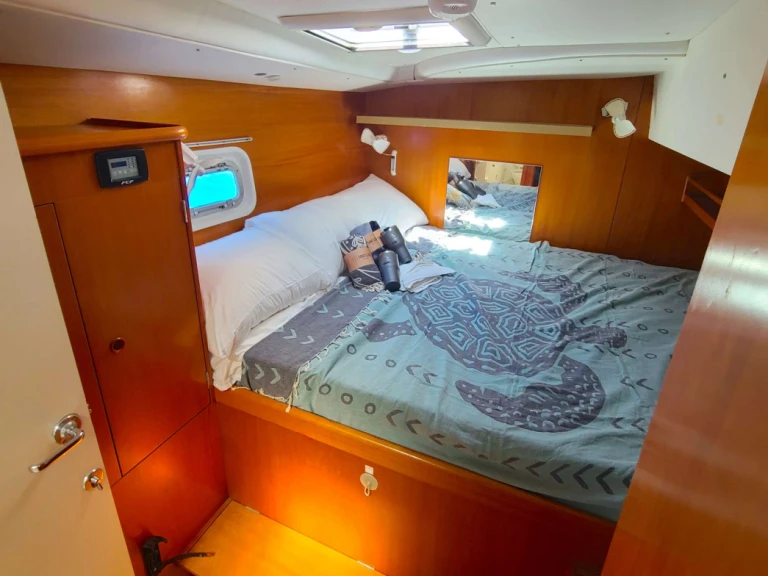 Charter a Lagoon MIMBAW in Tortola on Samboat