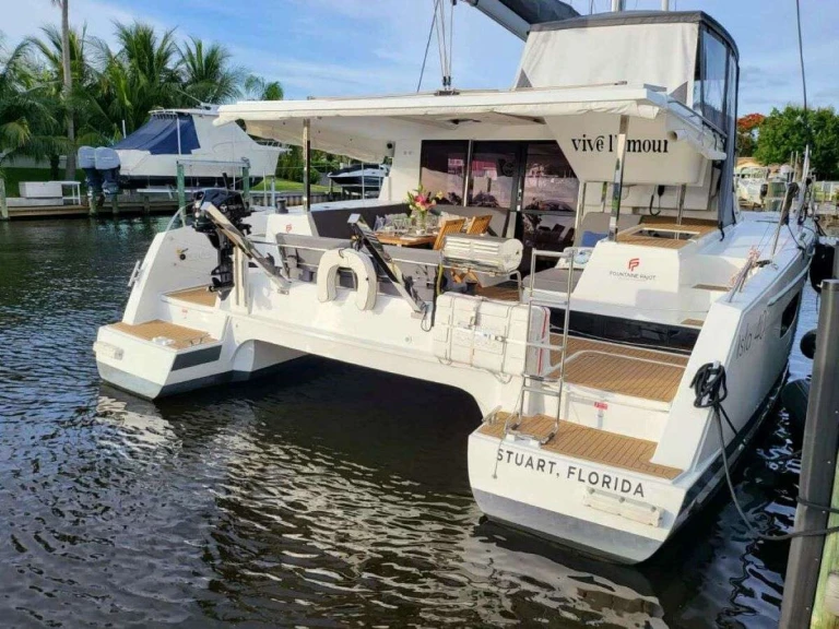 Hire Luxury Yacht Fountaine Pajot with a boat licence