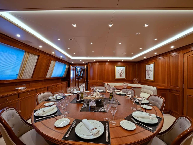 Charter a Perini Navi JASALI  II in La Spezia on Samboat