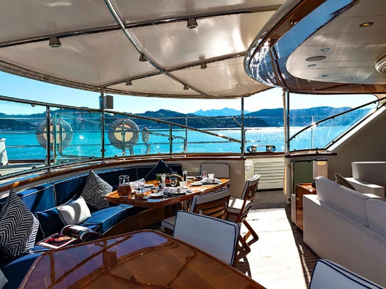 Hire Luxury Yacht Perini Navi with a boat licence