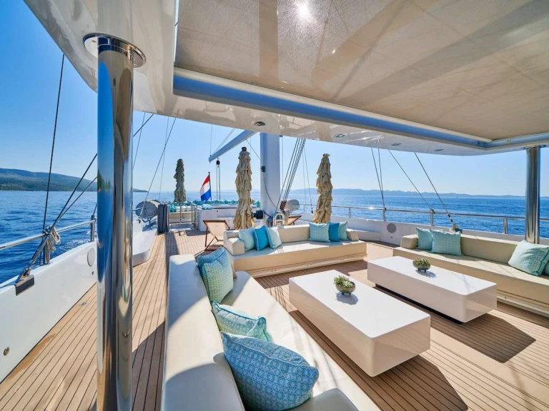 Luxury Yacht to hire Naples at the best price