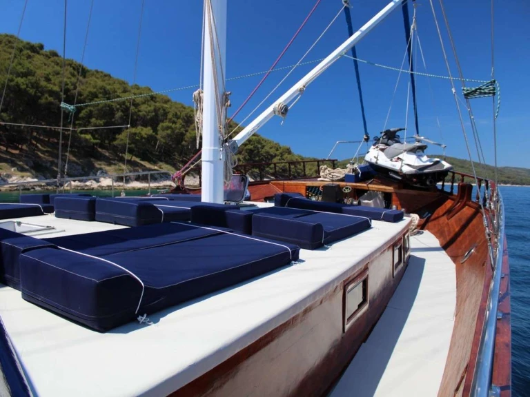 Luxury Yacht hire in Split - Custom BARBA