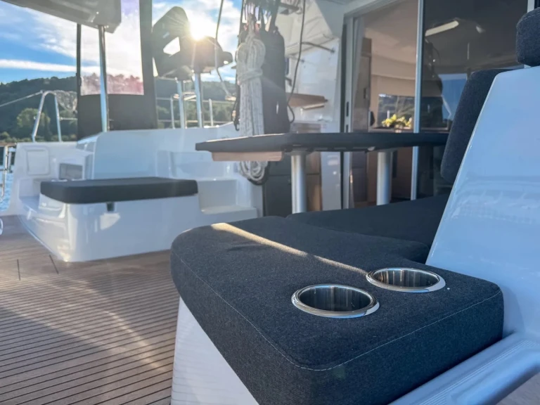 Hire Catamaran Lagoon with a boat licence