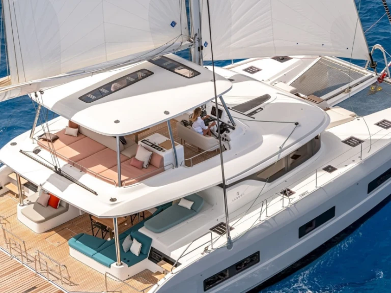 Hire Catamaran Lagoon with a boat licence