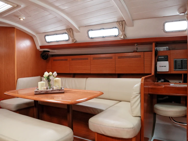 Hire Sailboat Bénéteau with a boat licence