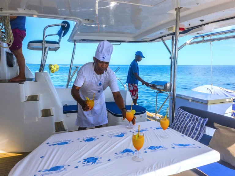 Yacht hire Madirokely cheap Leopard 44