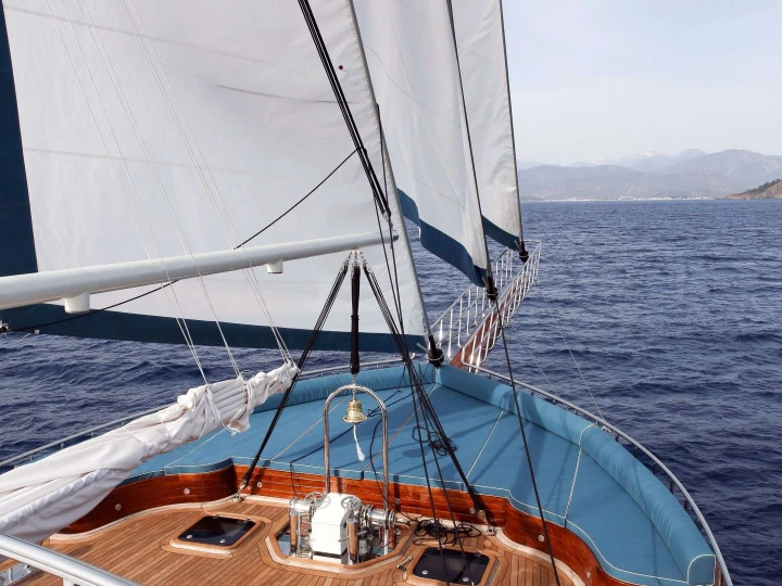 Charter a Admiral Marine QUEEN ATLANTIS in Turkey on Samboat
