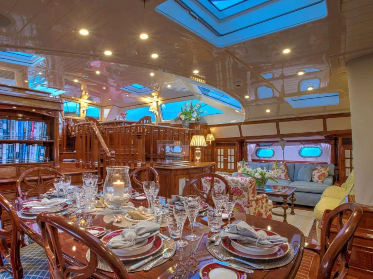 Luxury Yacht to hire Caribbean at the best price