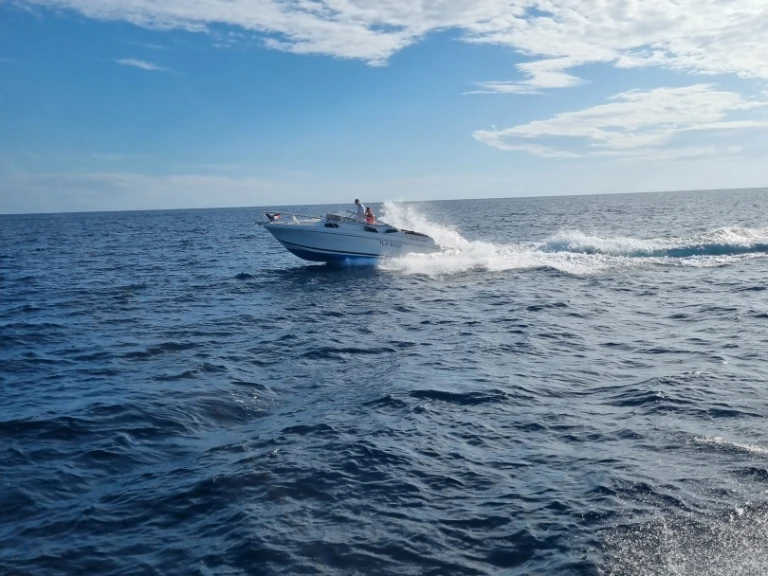 Hire a Jeanneau Leader 705 Toulon