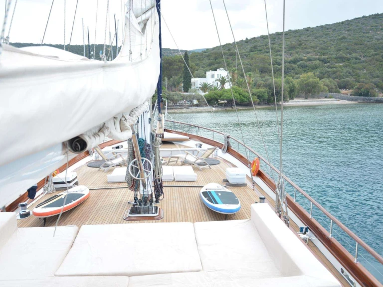 Hire a Mastori Yachts, Bodrum Papa Joe Piraeus