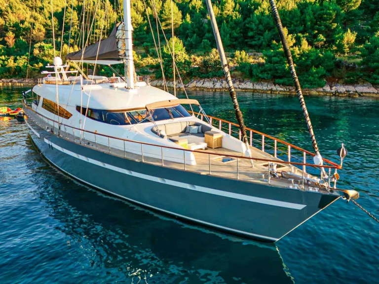 Hire Luxury Yacht with or without skipper  Split