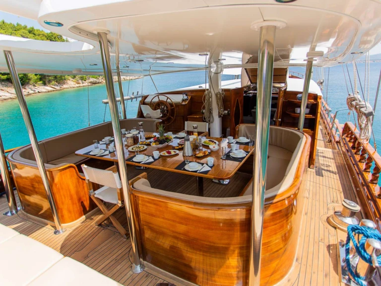 Yacht hire Šibenik cheap Dolce Vita