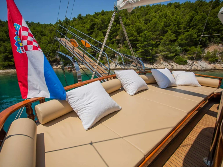 Luxury Yacht hire in Šibenik - costume Dolce Vita