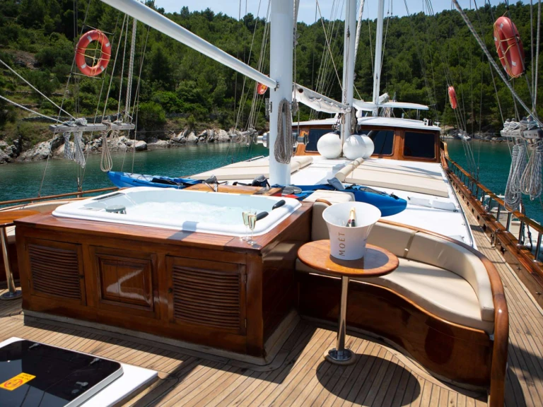 Charter a costume Dolce Vita in Šibenik on Samboat
