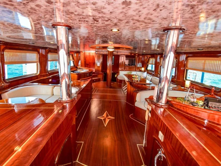 Luxury Yacht to hire Greece at the best price