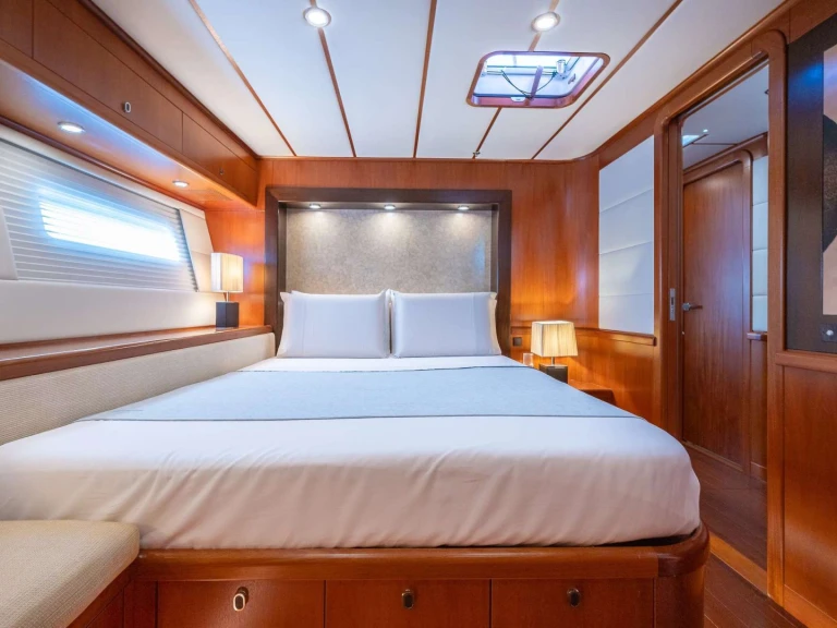 Hire Luxury Yacht with or without skipper Nautor Swan Caribbean