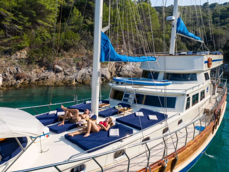 Luxury Yacht to hire Split at the best price