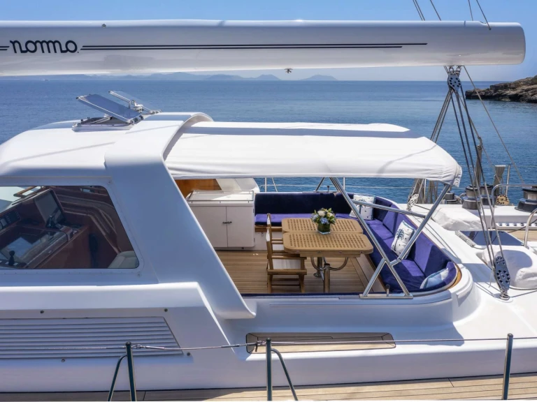 Hire Luxury Yacht Jongert with a boat licence