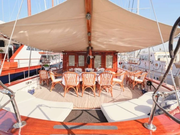 Charter a Custom PAREA in Greece on Samboat