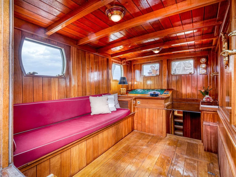 Schooner O'Remington  charter bareboat or skippered in  Cannes