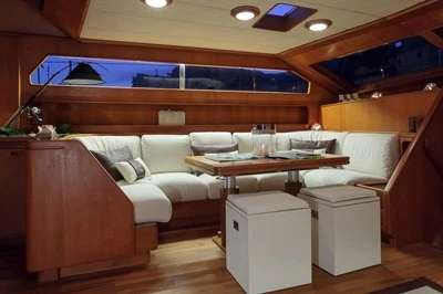 Hire Luxury Yacht Benetti with a boat licence