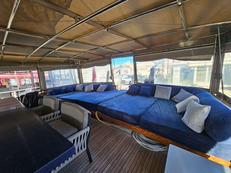Luxury Yacht to hire Capo d'Orlando at the best price