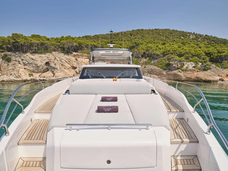 Luxury Yacht to hire Athens at the best price