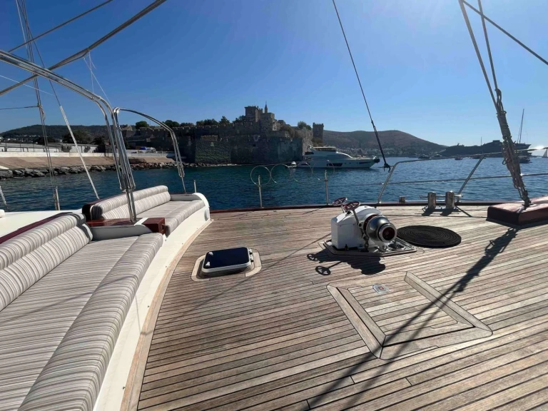Hire Luxury Yacht Tuzla with a boat licence